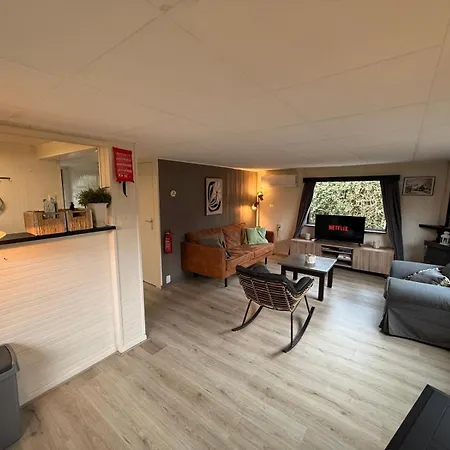 Modern Dog Friendly Veluwe With Fenced Garden & Air Conditioning - Forest And Sauna Nearby シャレー プッテン